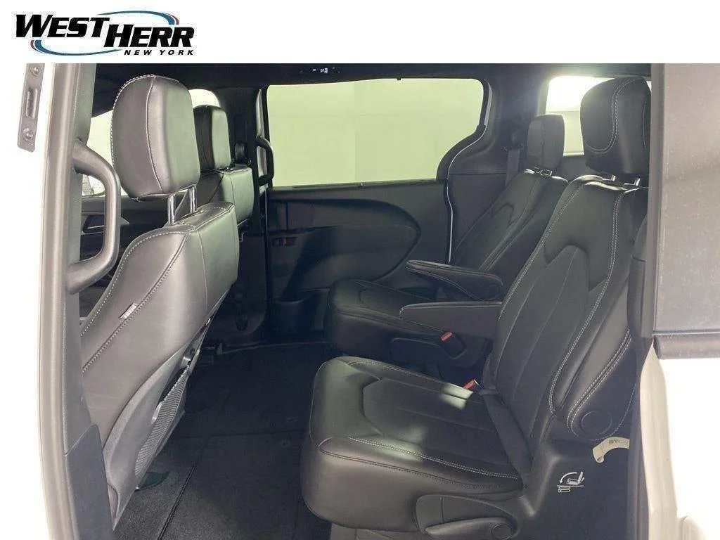 Used 2026 Bright White Clearcoat Chrysler Select image 15
