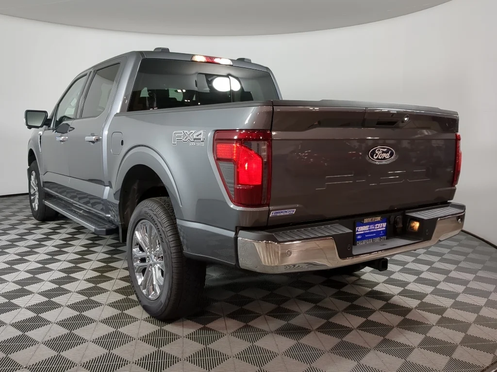 New 2026 Carbonized Gray Metallic Ford XLT image 6
