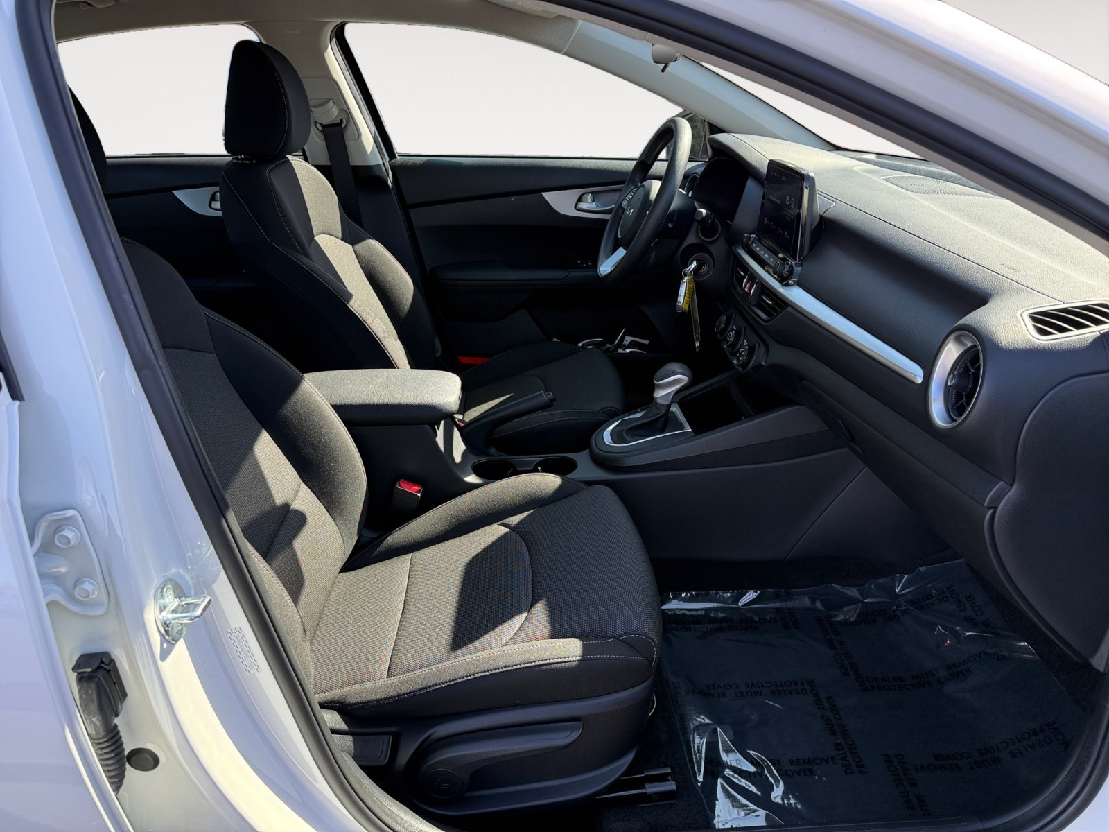 Used 2023 Snow White Pearl Kia LXS image 19