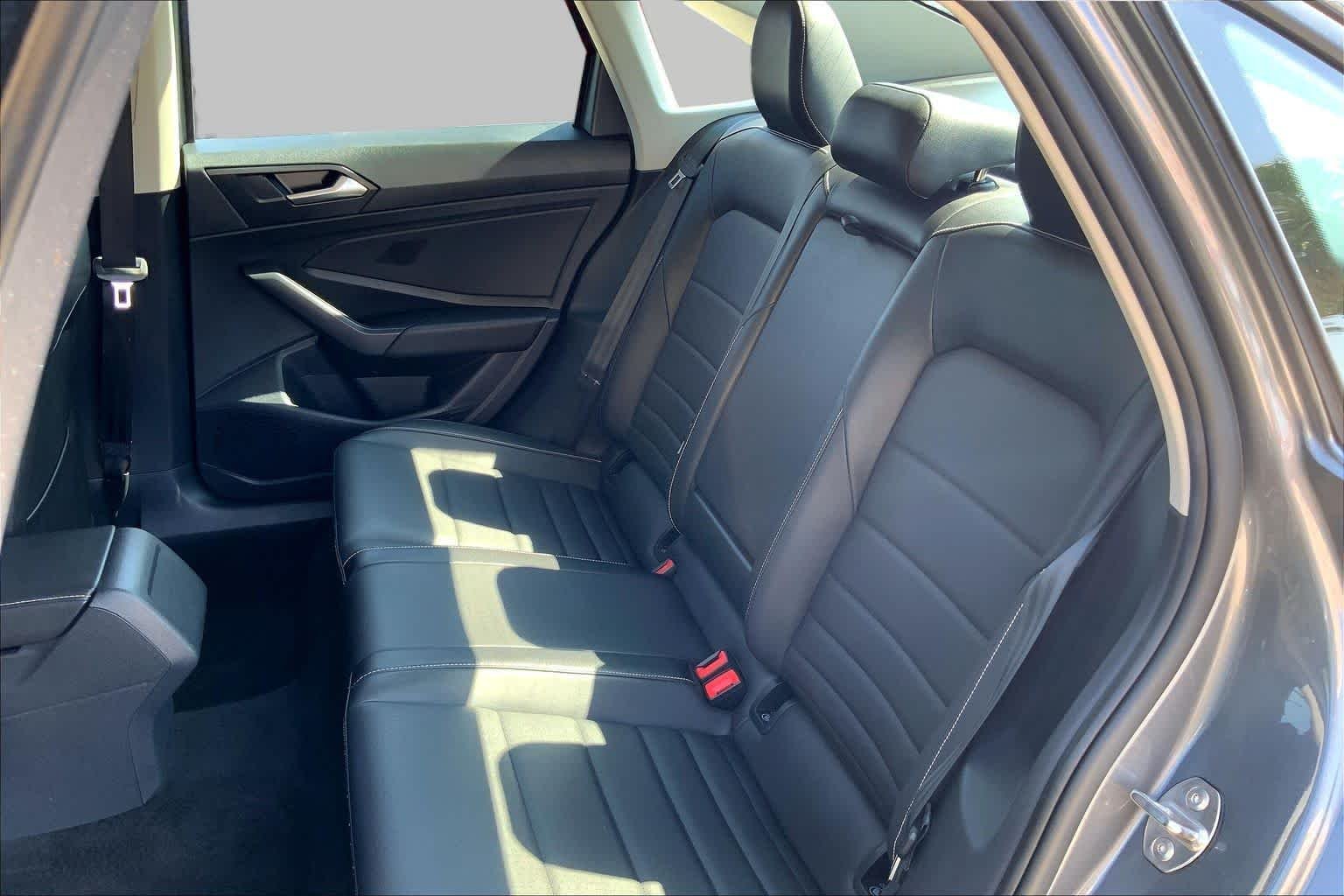 Used 2024 Platinum Gray Metallic Volkswagen SE image 21