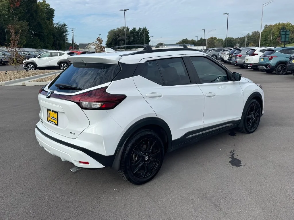 Used 2021 White Nissan SR image 3