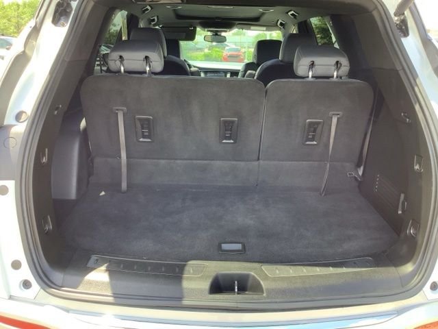 Used 2023 Summit White Buick Essence image 12