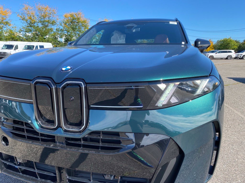 New 2027 Vancouver Green Metallic BMW 40 xDrive image 3