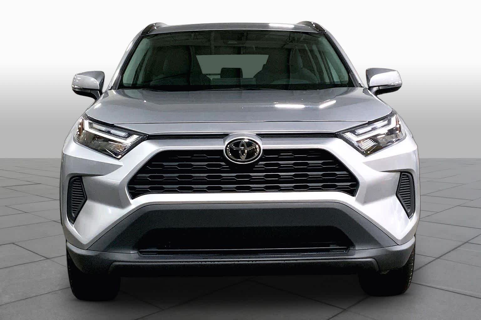 Used 2025 Silver Sky Metallic Toyota Hybrid XLE image 4