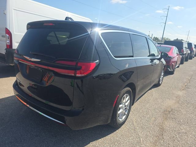 Used 2025 Chrysler Pacifica Select with VIN 2C4RC1BG7SR610842 for sale in Fairmont, Minnesota