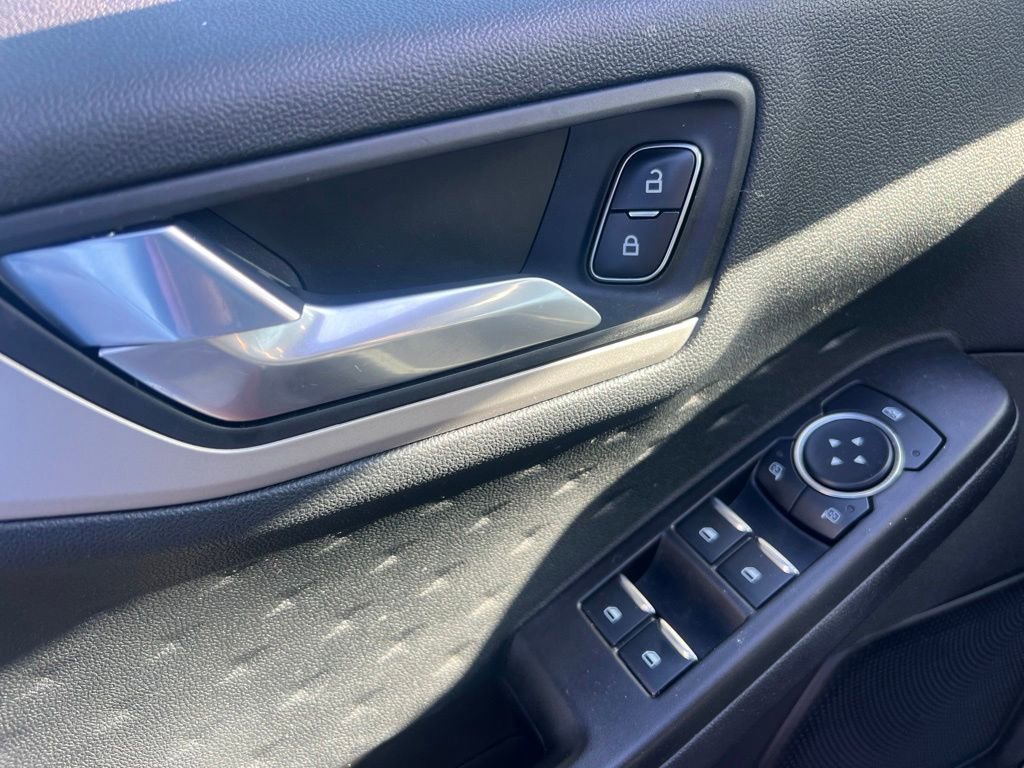 Used 2020 Red Metallic Ford SE image 23