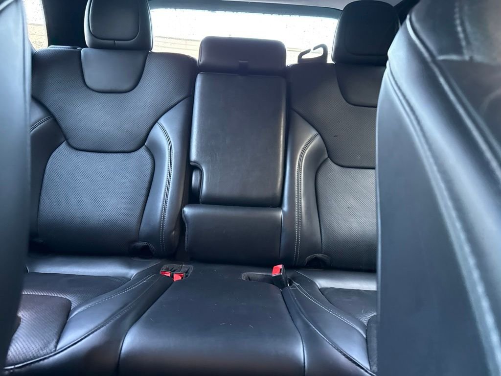Used 2019 Gray Jeep Limited image 24