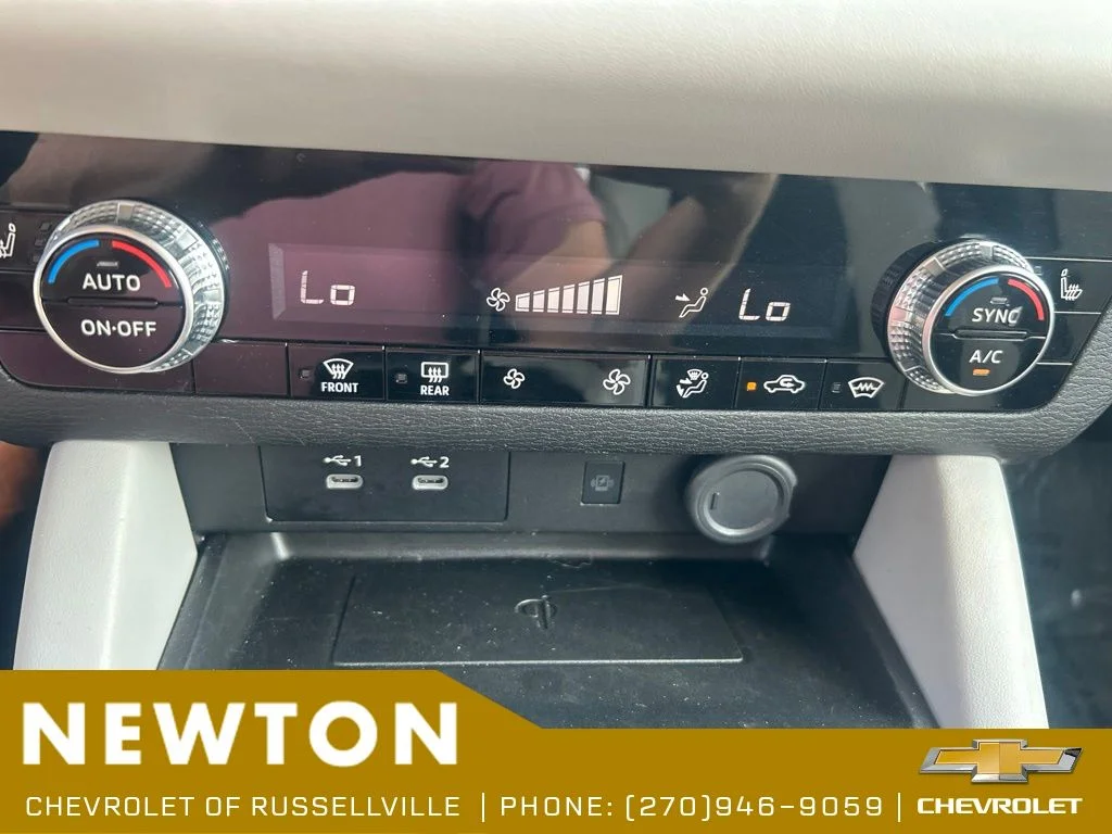 Used 2025  Mitsubishi SE image 12