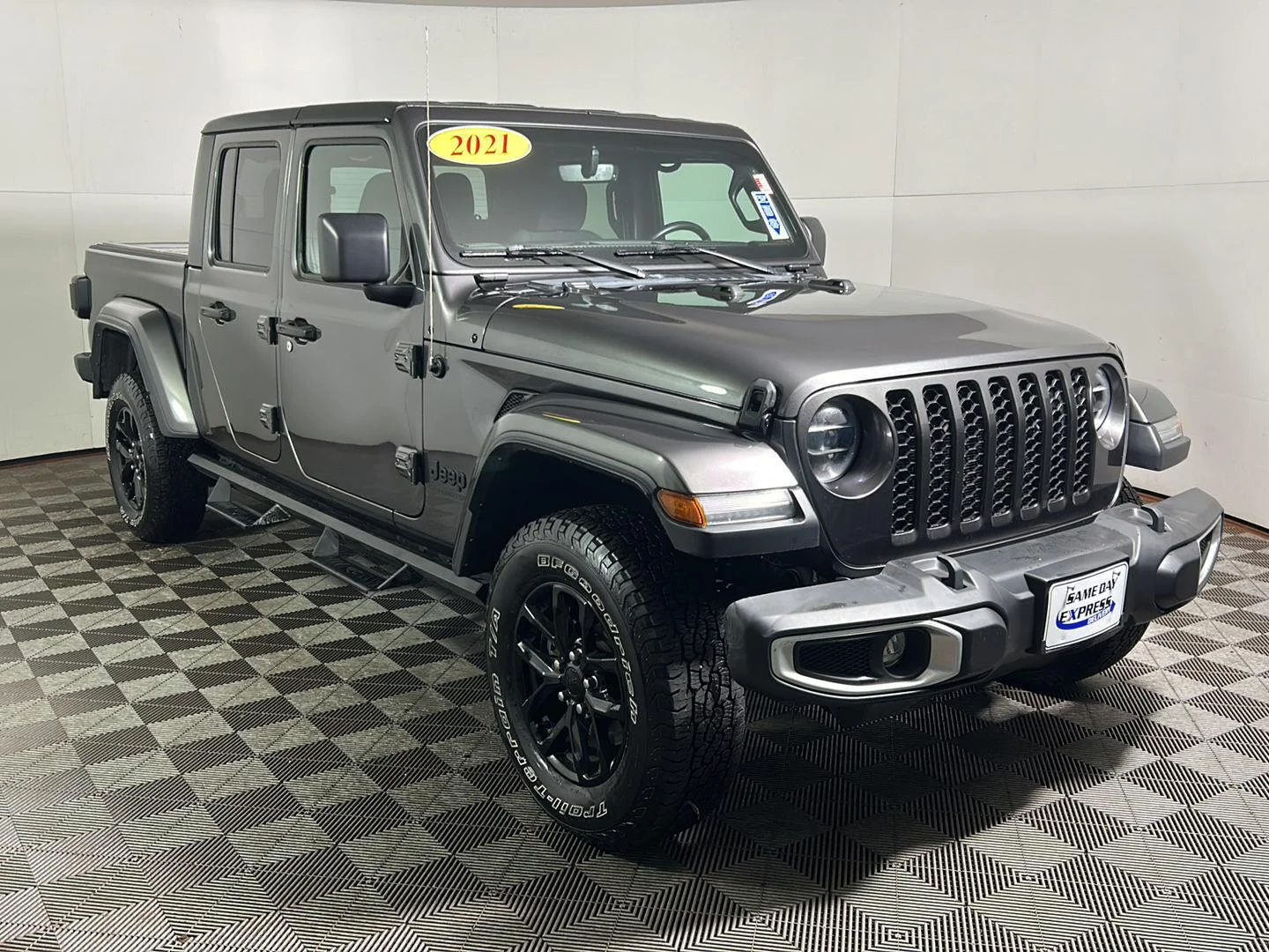 Used 2021 Granite Crystal Metallic Clearcoat Jeep Sport S image 5