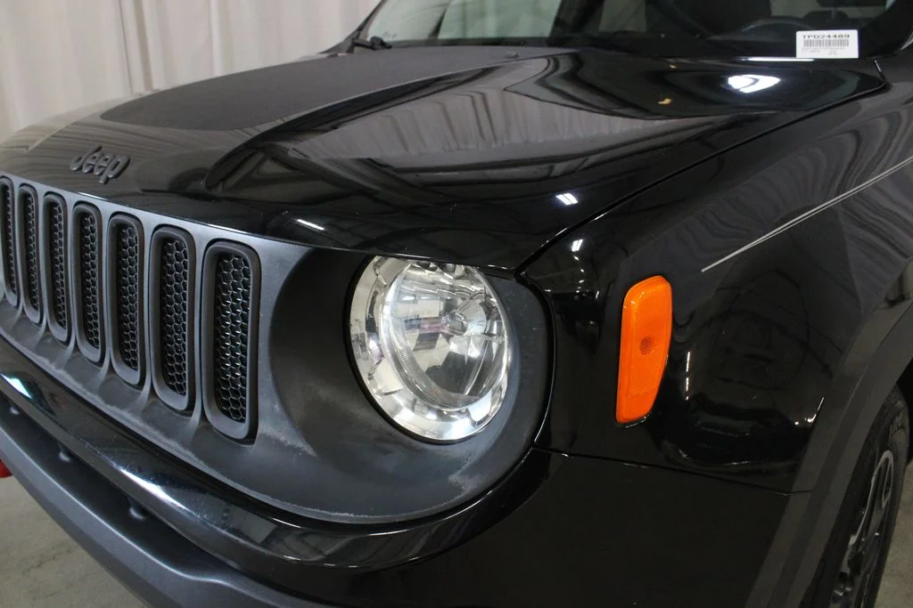 Used 2016 Black Jeep Trailhawk image 32
