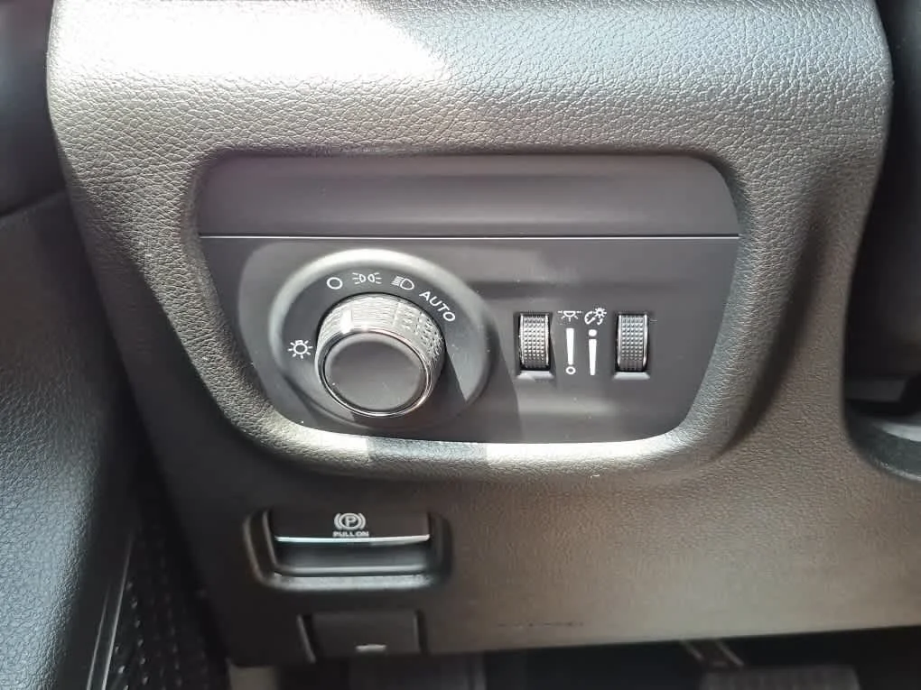 Used 2023 Velvet Red Pearlcoat Jeep Altitude image 18