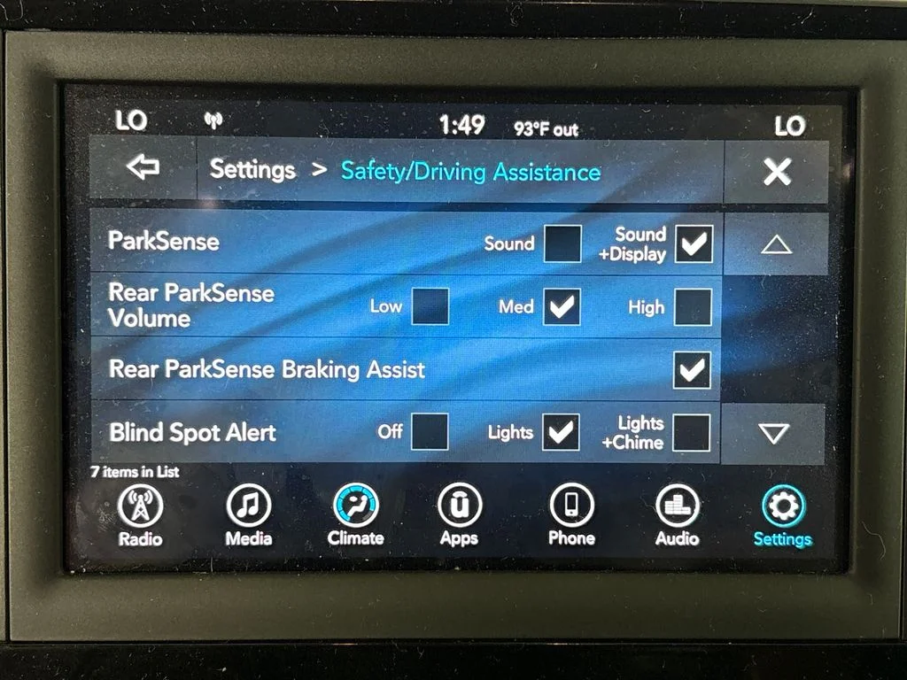 Used 2018 Silver Chrysler Touring Plus image 24