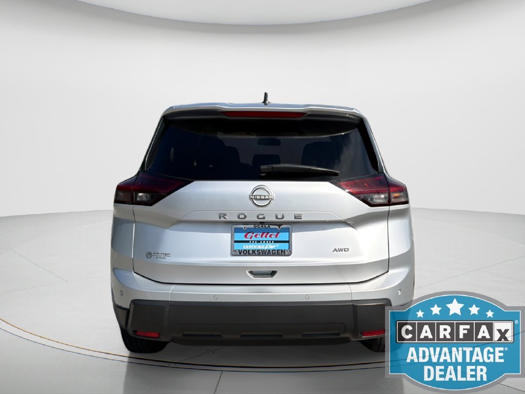 Used 2024 Silver Nissan S image 5
