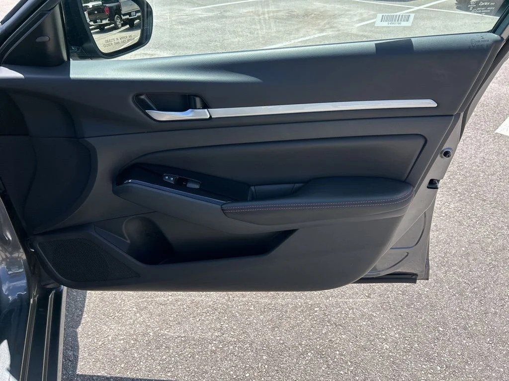 Used 2025 Gray Nissan 2.5 SR image 41
