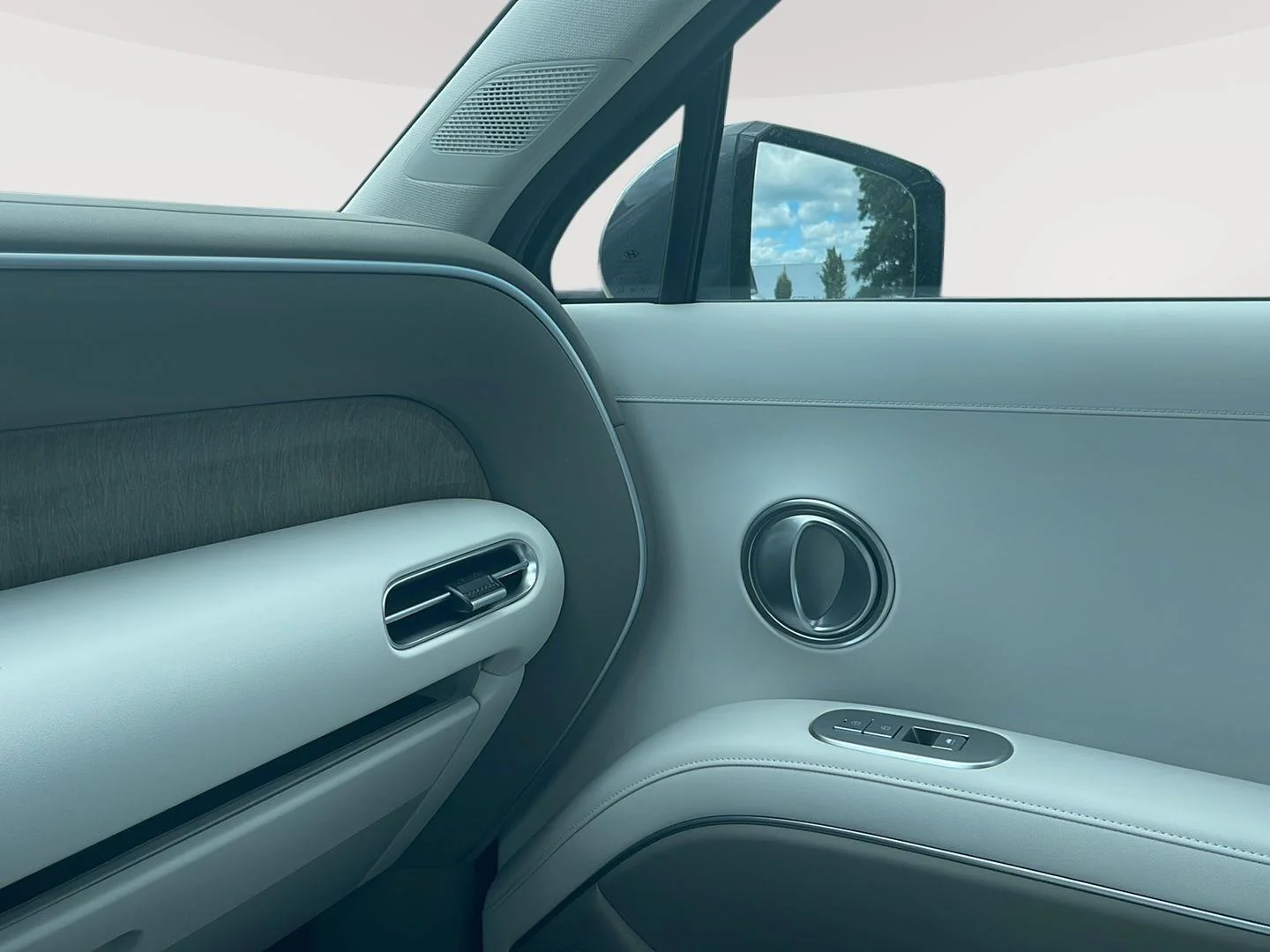 New 2026 Ecotronic Gray Pearl Hyundai SEL 7P image 24