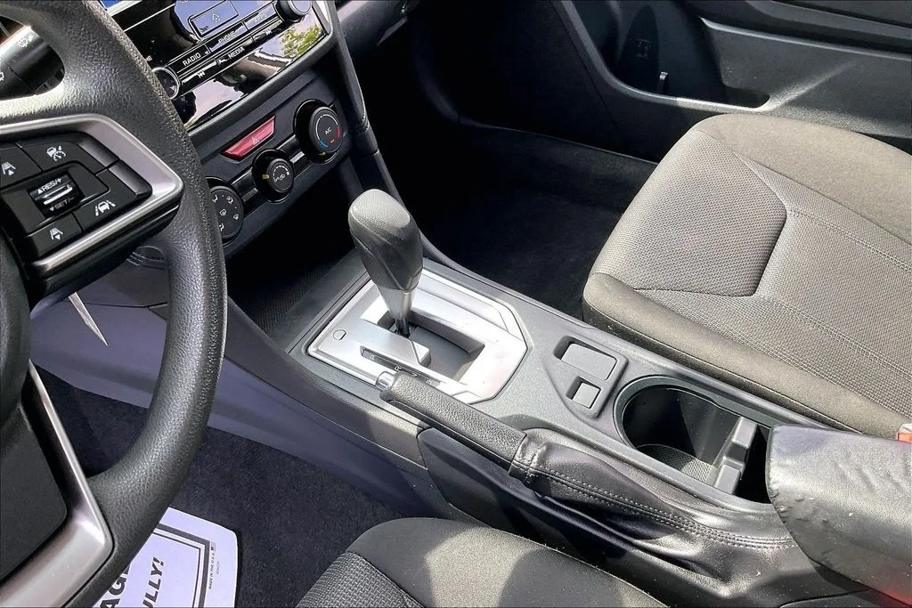 Used 2022 White Subaru Base image 19
