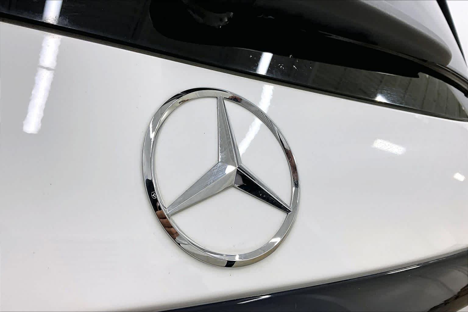 Used 2025 Polar White Mercedes-Benz GLC 300 image 30