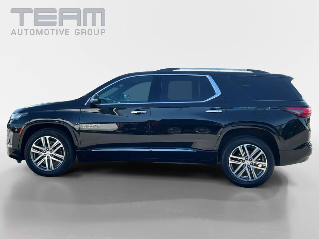 Used 2023 MOSAIC BLACK METALLIC Chevrolet High Country image 4