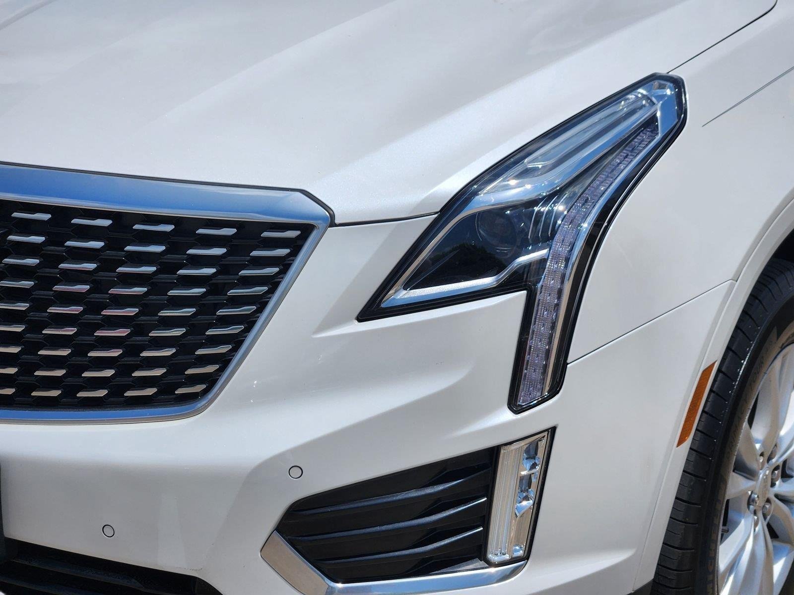 Certified Used 2022 Crystal White Tricoat Cadillac AWD Luxury image 7