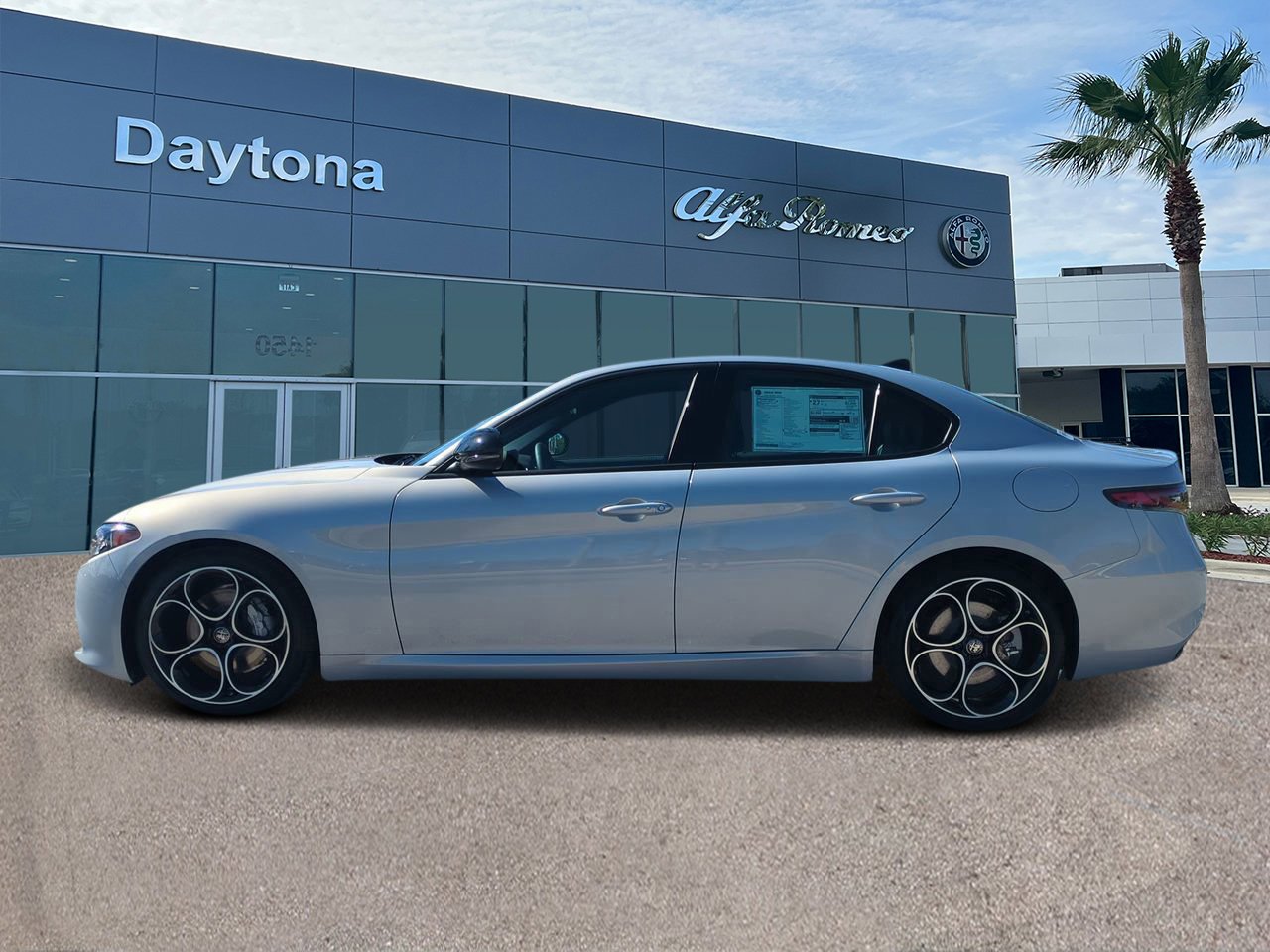 2025 Alfa Romeo Giulia Base - Photo 6