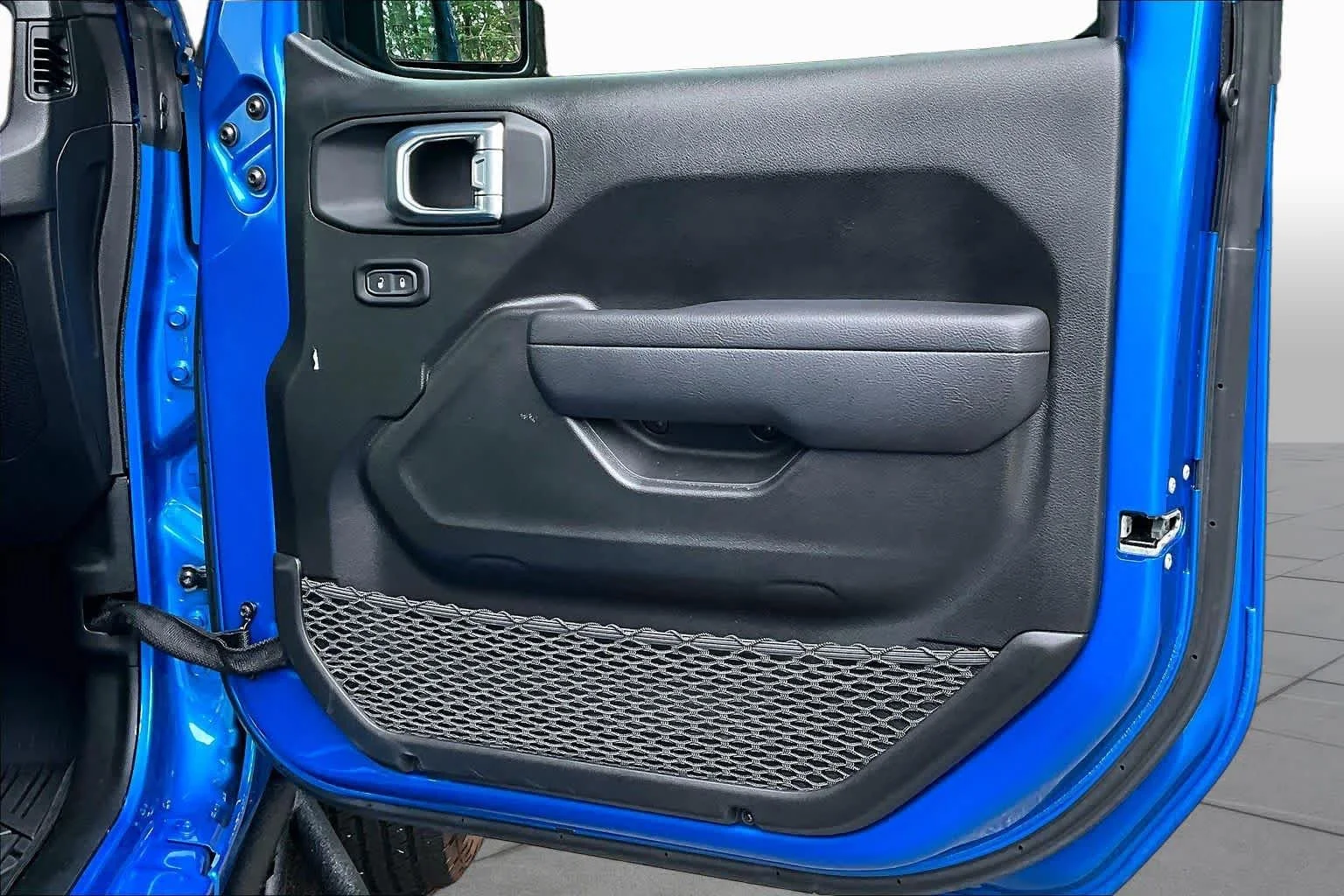 Used 2024 Hydro Blue Pearlcoat Jeep Sport S image 21