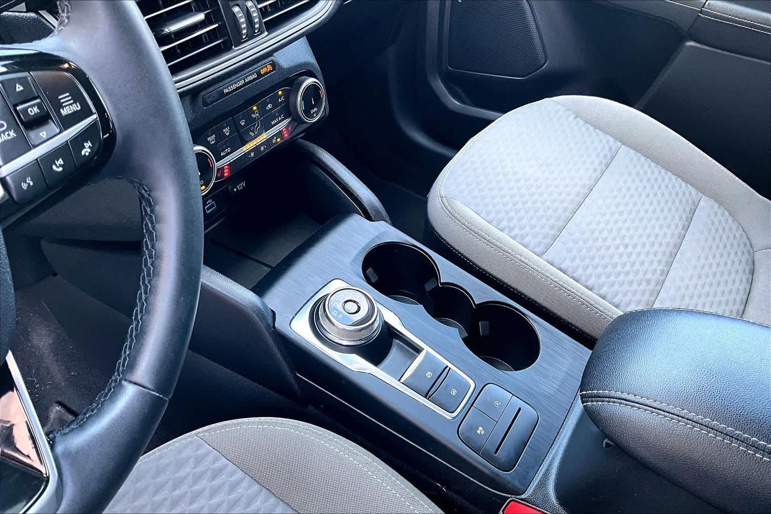 Used 2022 Iced Blue Silver Ford SE image 17