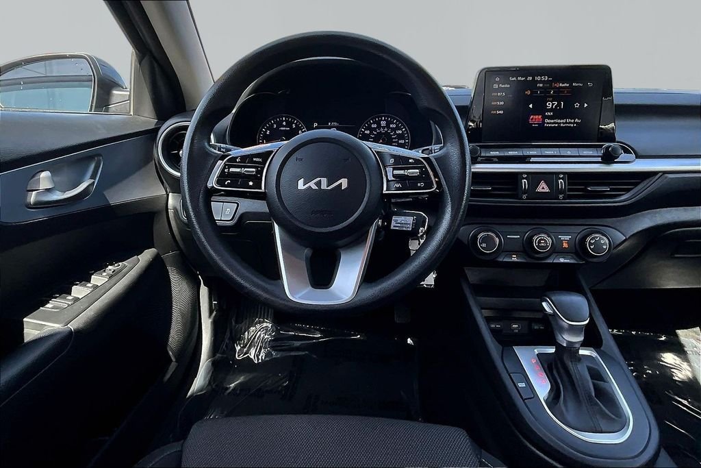 Used 2023 Gray Kia LXS image 8