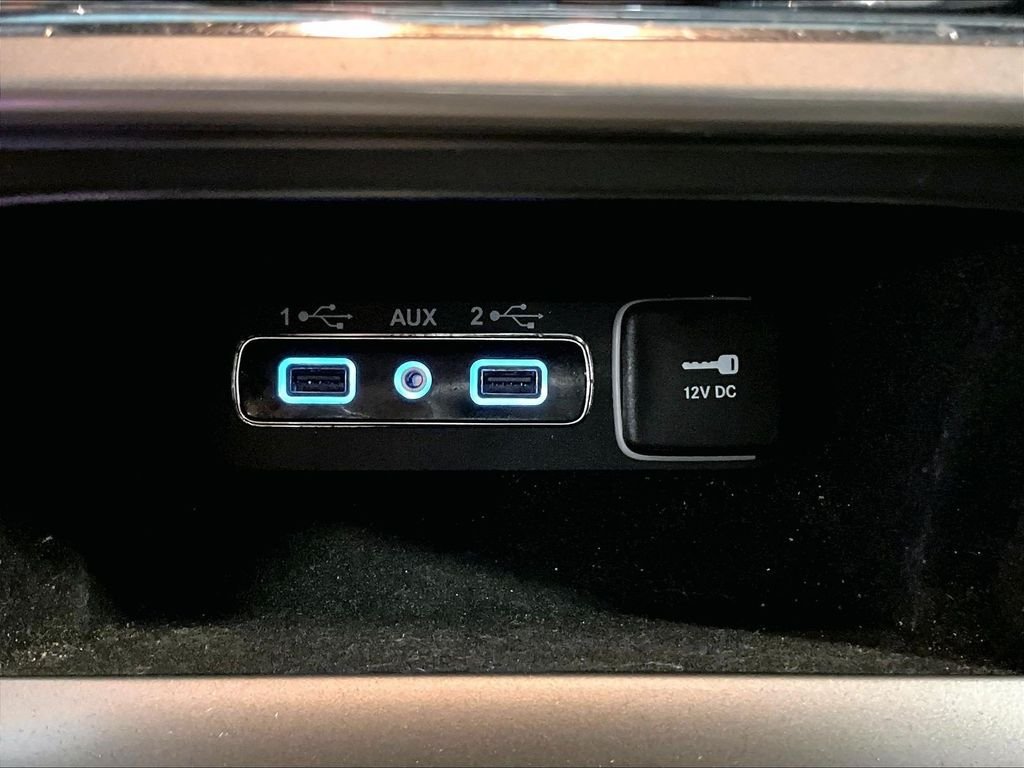 Used 2020 Silver Jeep Limited image 27