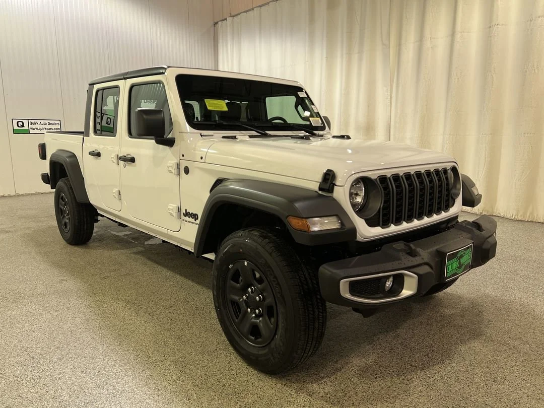 2026 Jeep Gladiator Sport Auto's photo