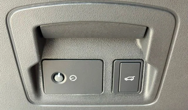 Certified Used 2026 Black Land Rover Dynamic SE image 19