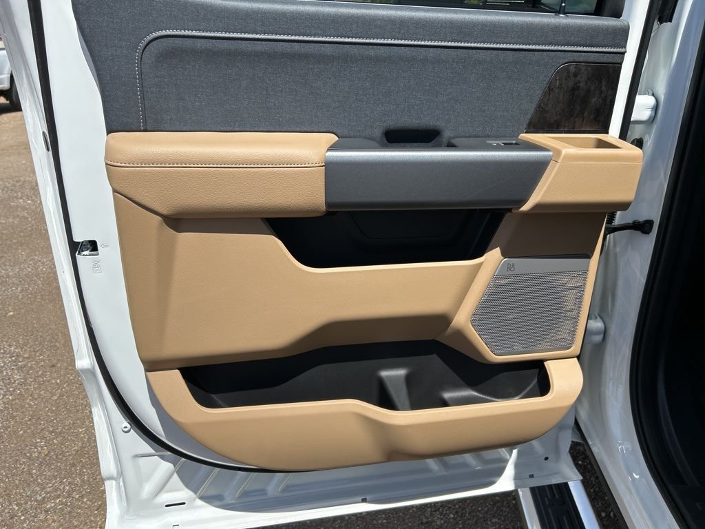 New 2026 Star White Metallic Tri-Coat Ford Lariat image 38