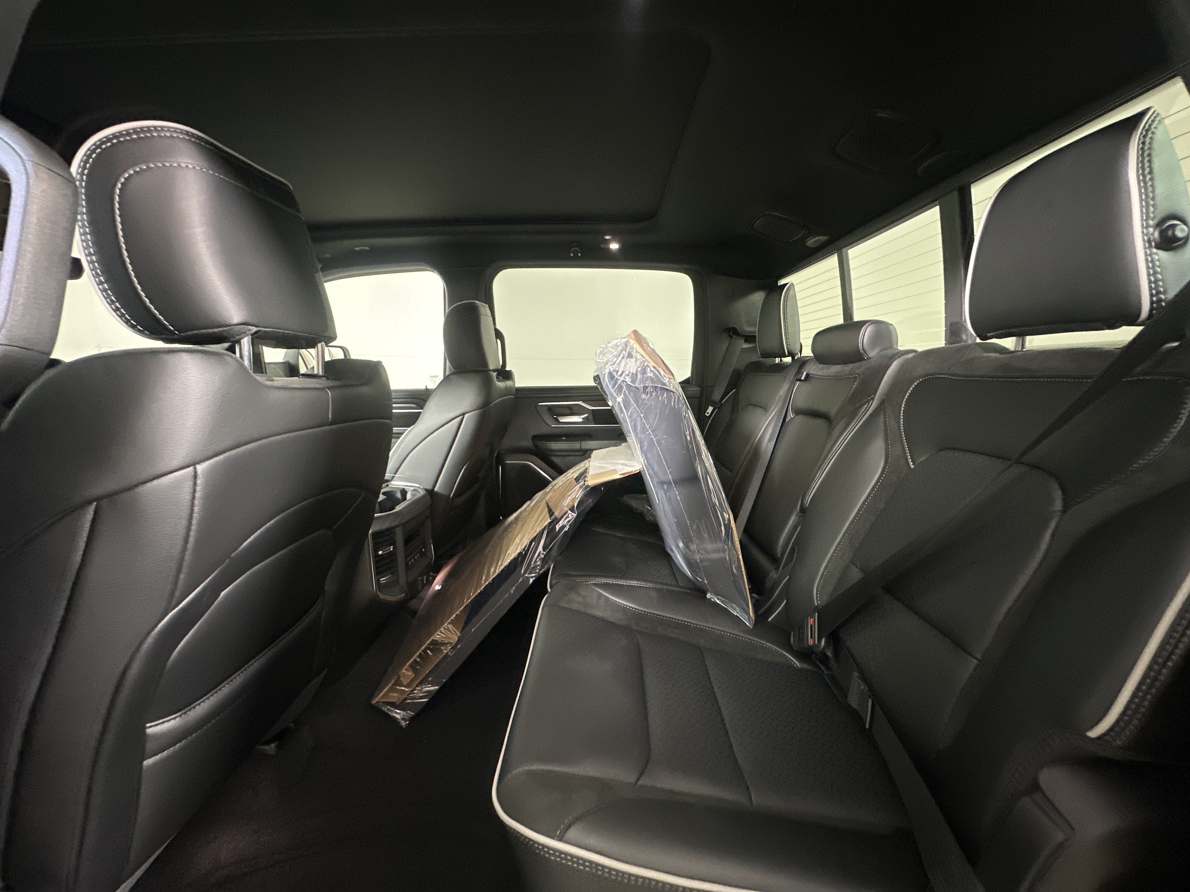 New 2026 Diamond Black Crystal Pearl-Coat Exterior Paint RAM Laramie image 24