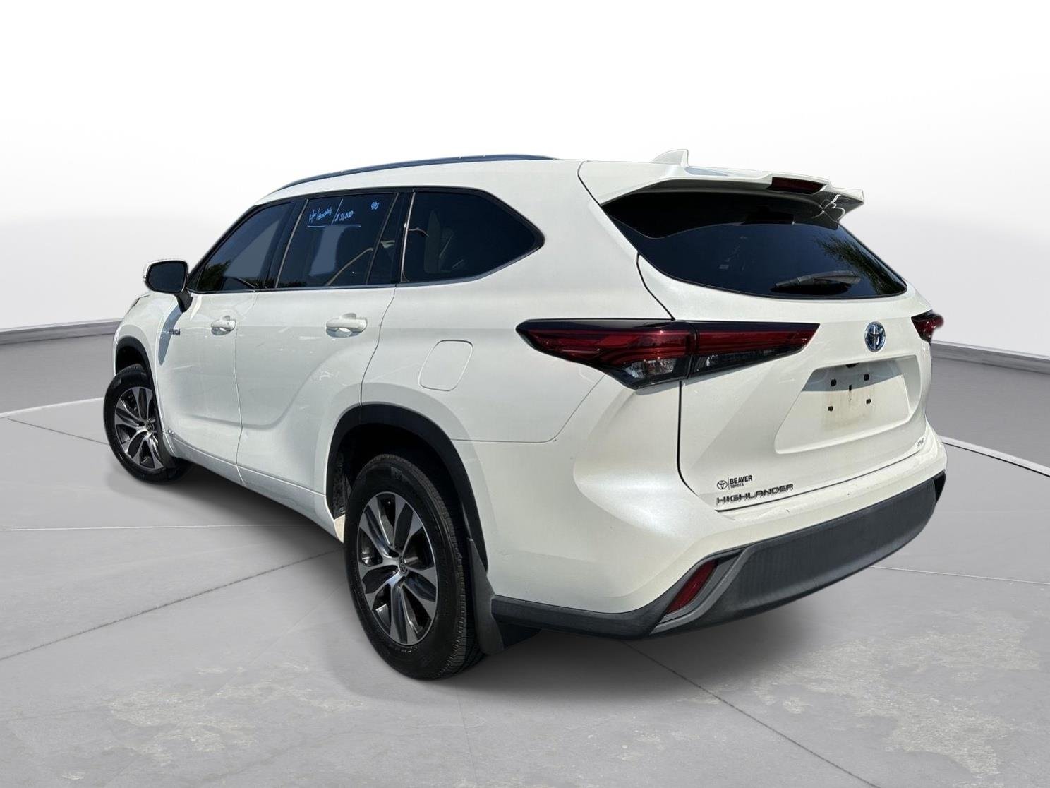Used 2020 Blizzard Pearl Toyota XLE image 8