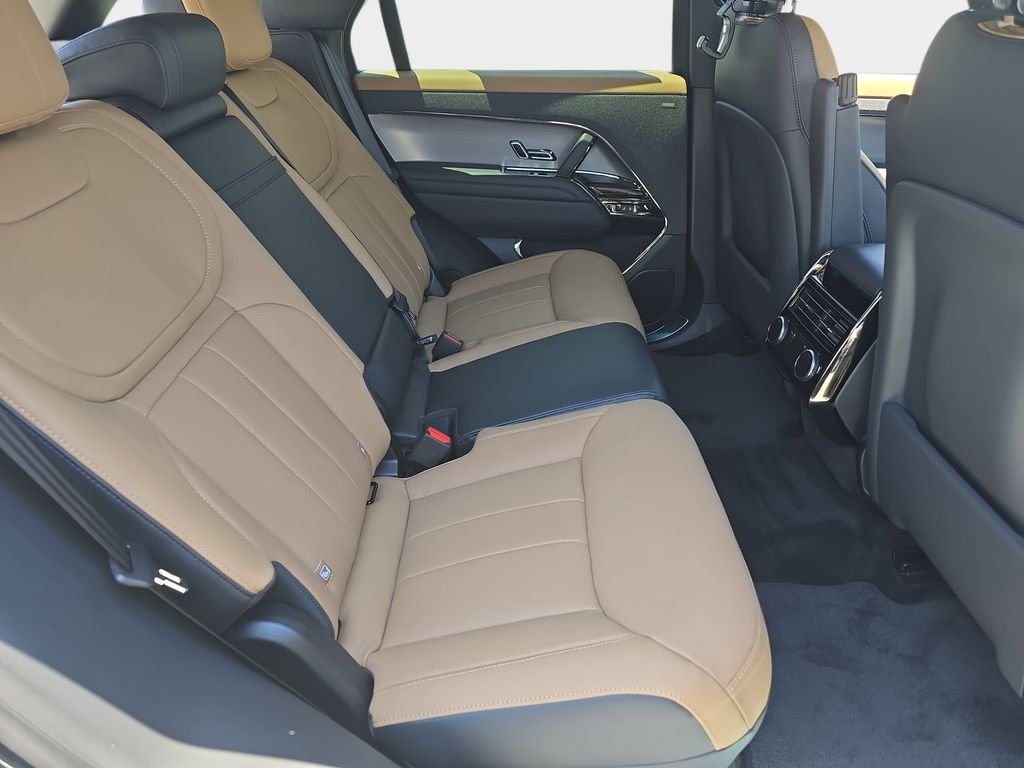 New 2026 Carpathian Grey Land Rover Dynamic SE image 11