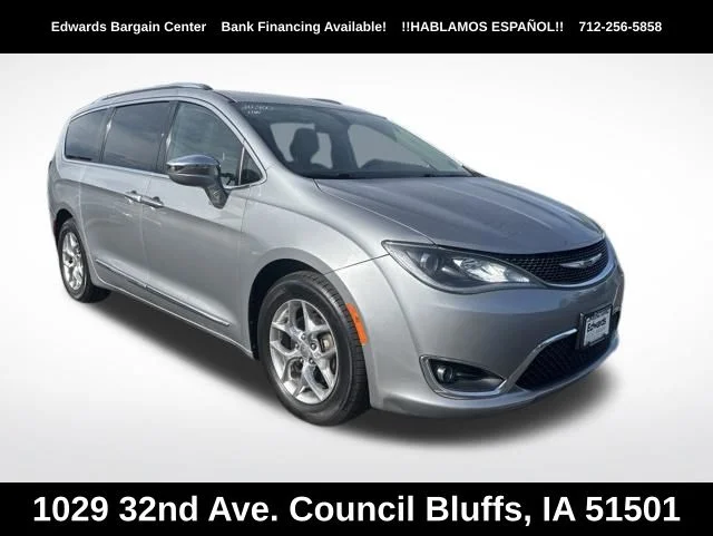 2017 Chrysler Pacifica Limited's photo