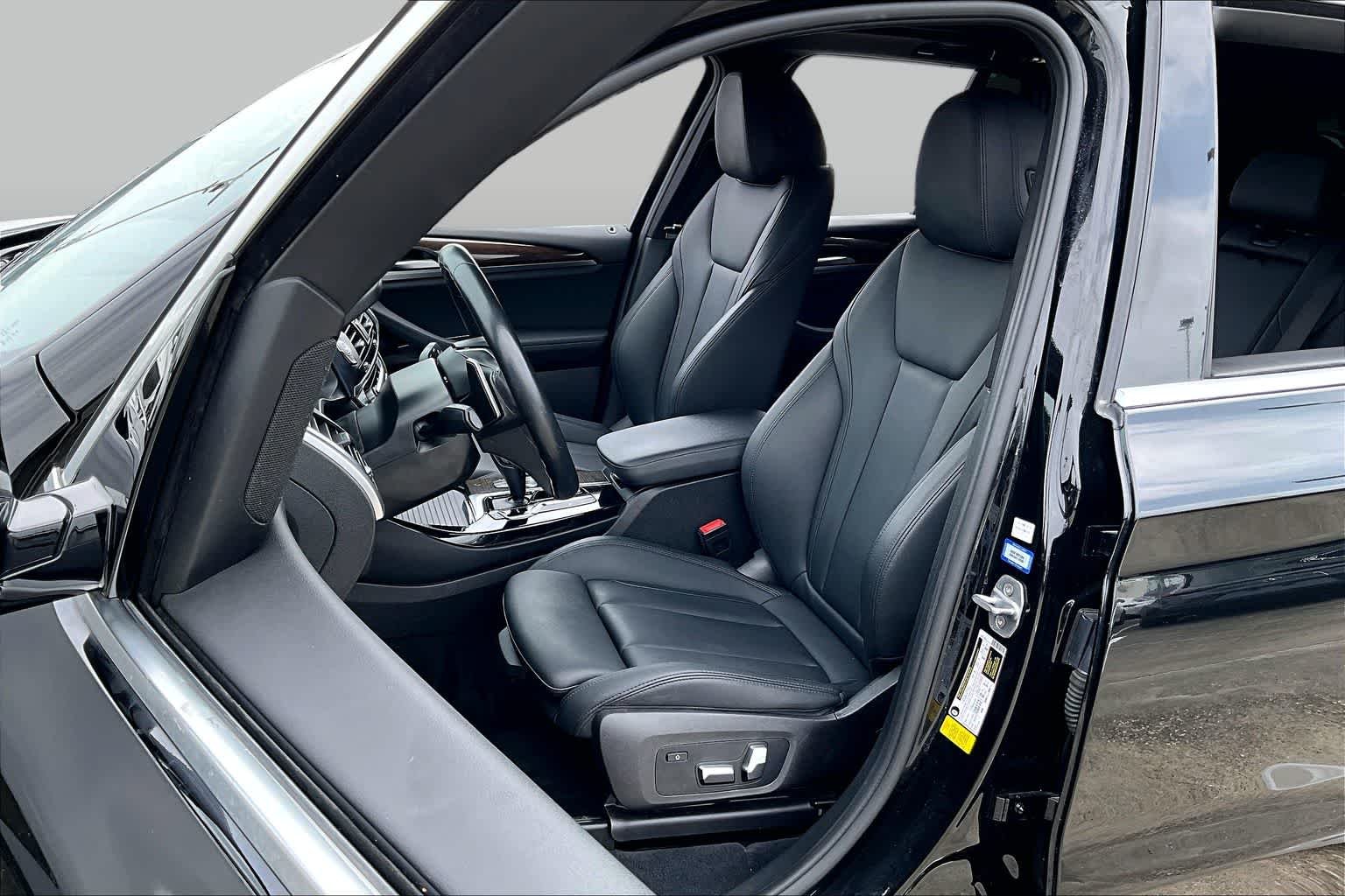 Used 2020 Jet Black BMW sDrive30i image 7