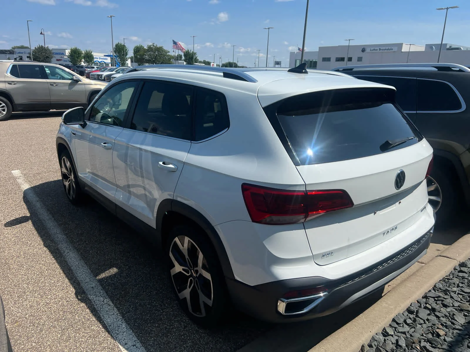 Used 2023 Pure White Volkswagen SEL image 4