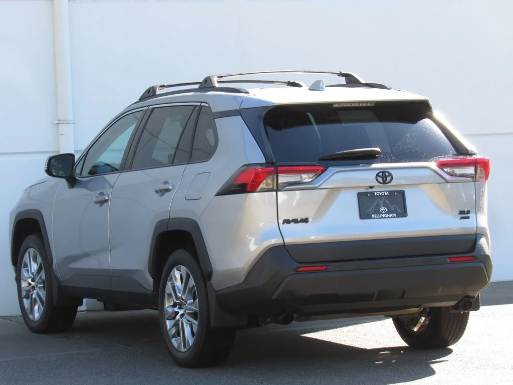 Certified Used 2023 Silver Sky Metallic Toyota XLE Premium image 5