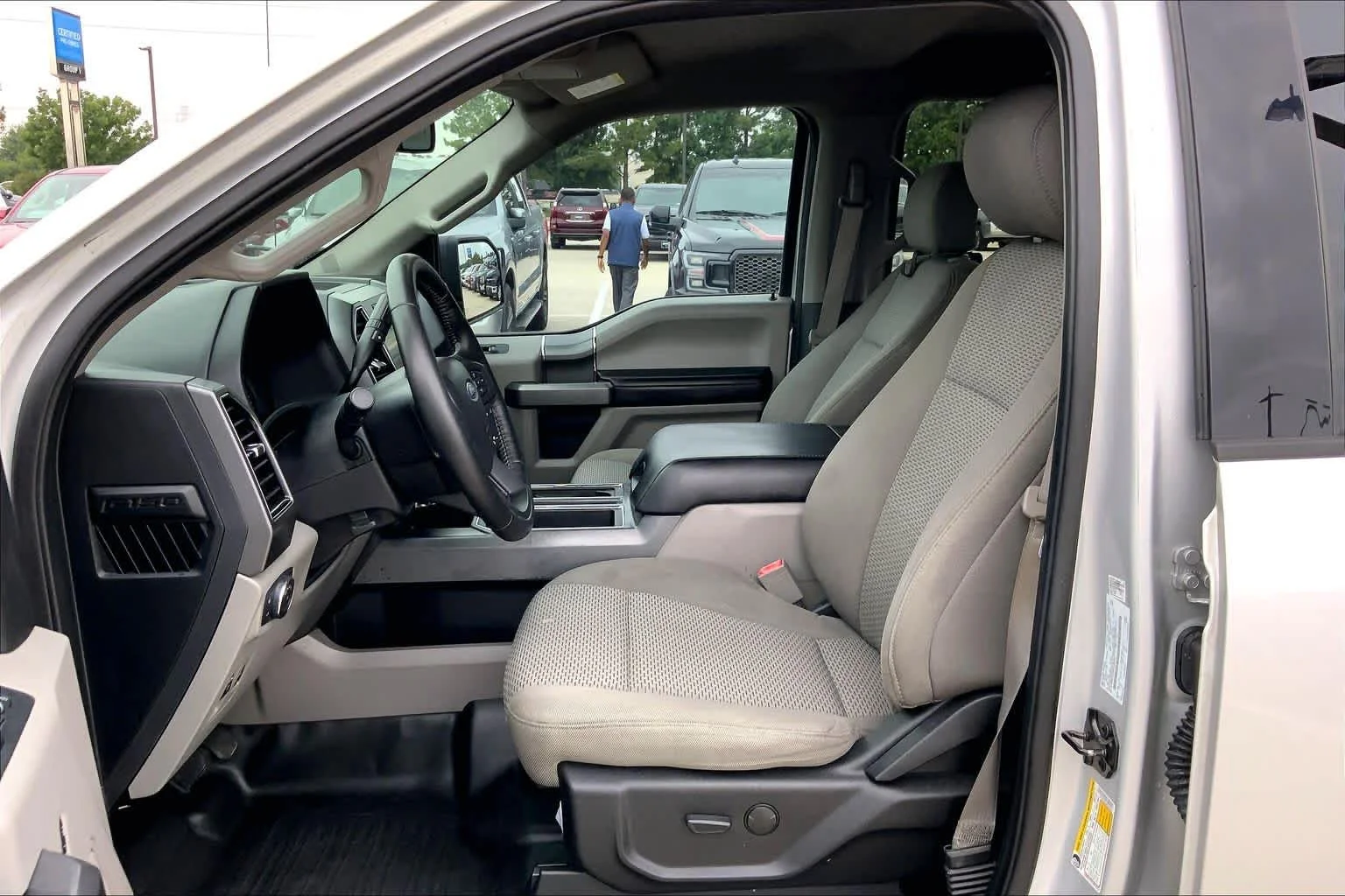 Used 2019 Ingot Silver/Magnetic Ford XLT image 8