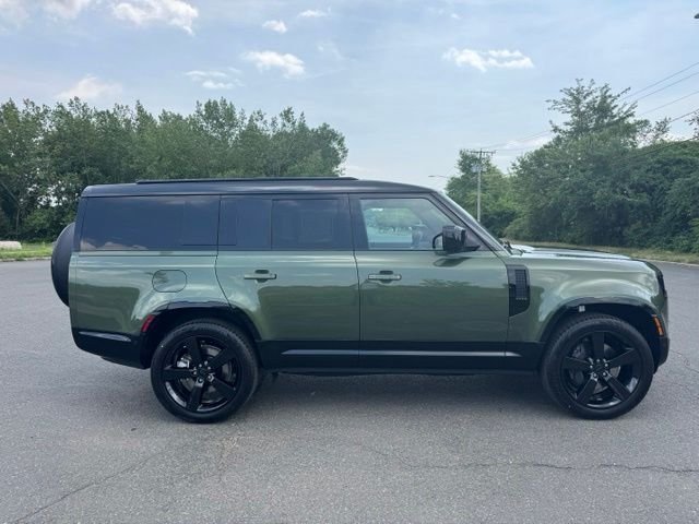 New 2026 Woolstone Green Land Rover X-Dynamic SE image 6