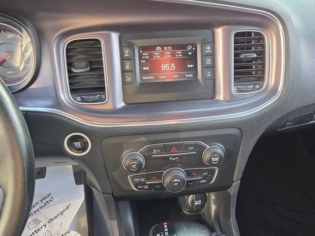 Used 2015 Silver Dodge SE image 17