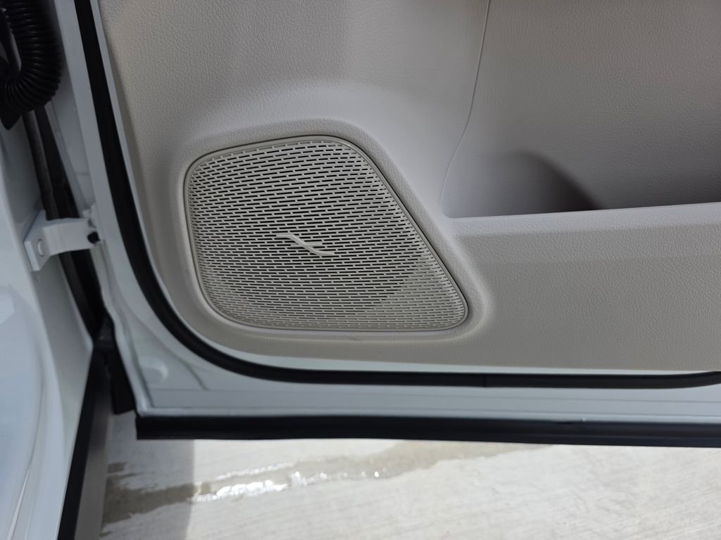 New 2026 Polar White Mercedes-Benz GLA 250 image 18
