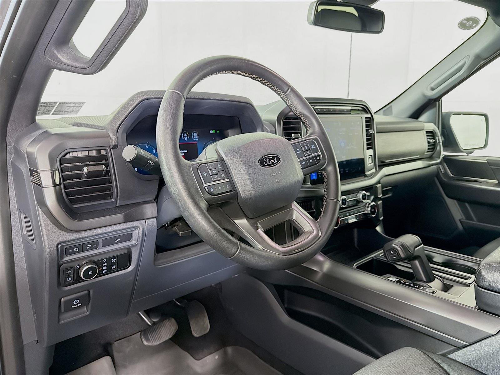 Used 2024 Iconic Silver Ford XLT image 9