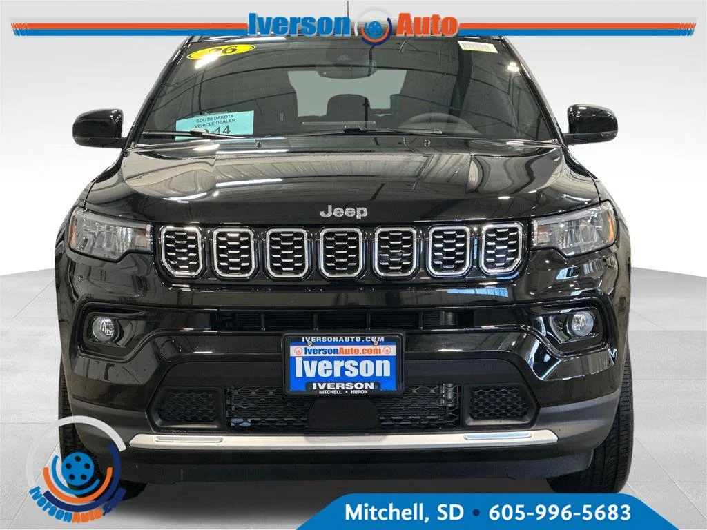 New 2026 Diamond Black Crystal Pearlcoat Jeep Limited image 2