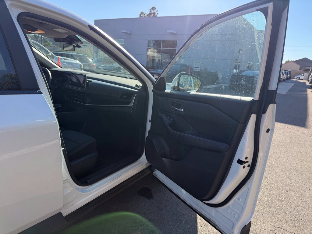 Used 2024 White/off-white Nissan SV image 16