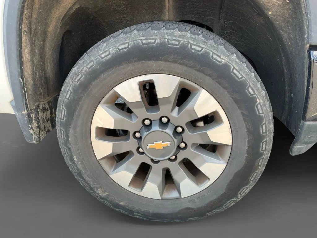 Used 2024 Summit White Chevrolet Custom image 15