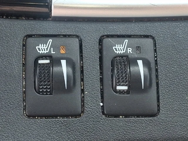 Used 2018 Silver Toyota XLE image 24
