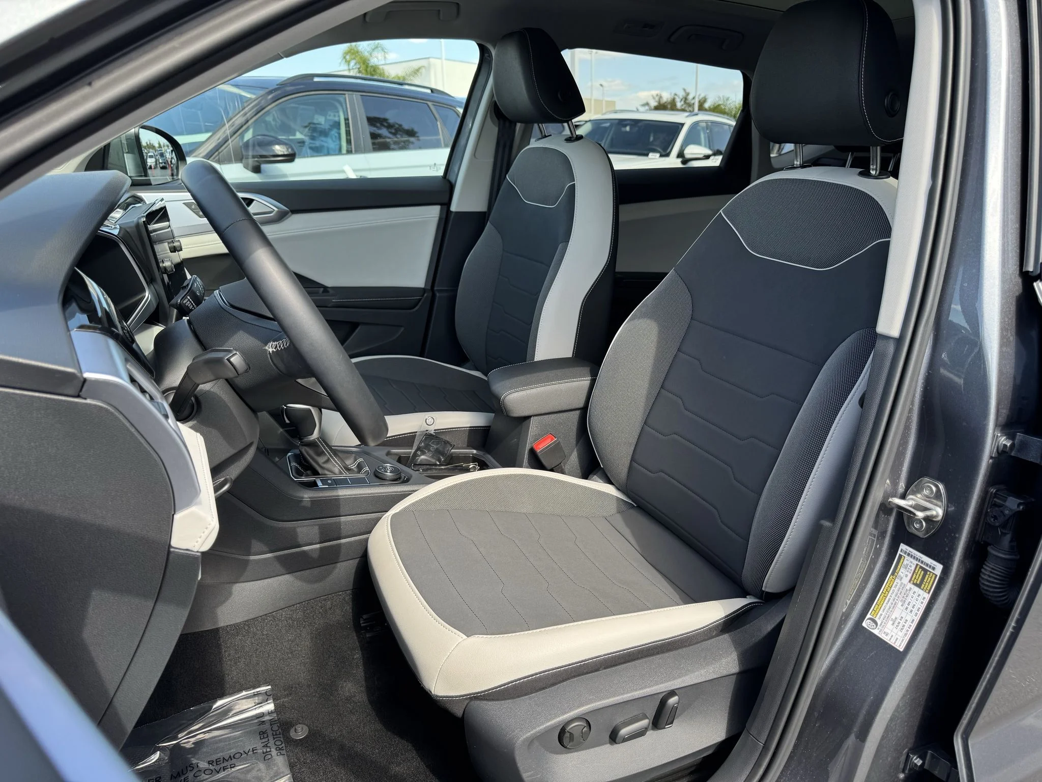 Used 2025 Platinum Gray Metallic Volkswagen SE image 13