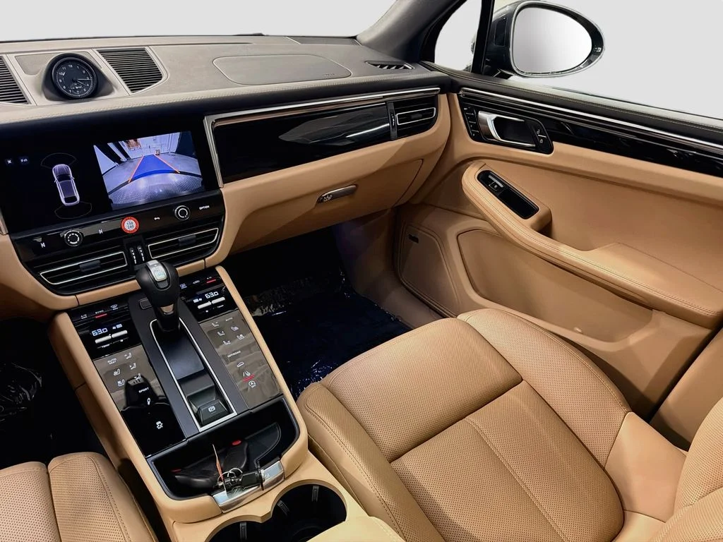 Used 2026  Porsche  image 24