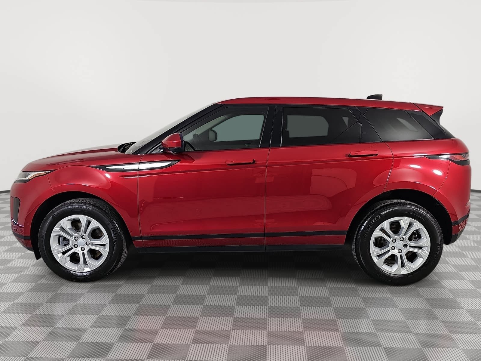 Used 2021 Red Land Rover S image 5